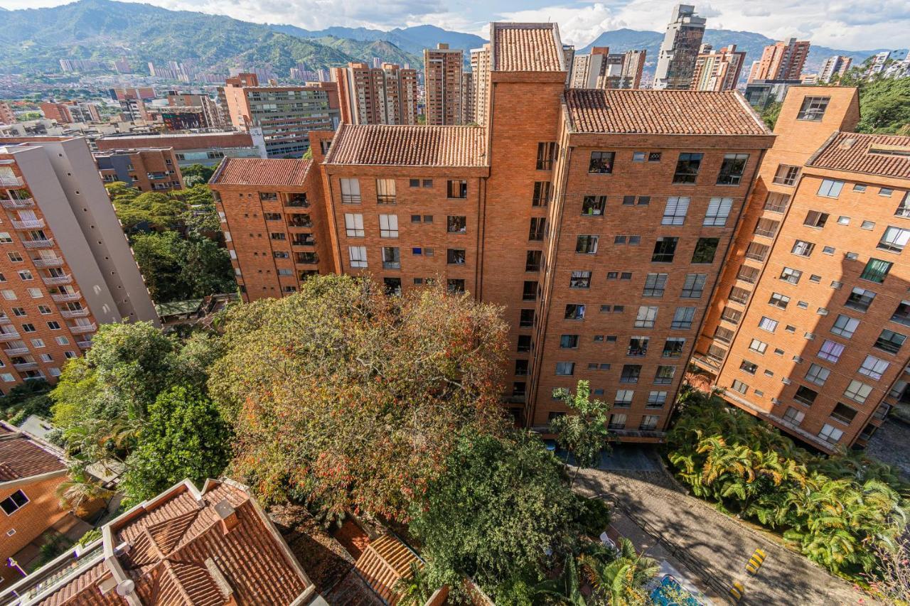 Loft Moderno En El Poblado Con Vista Y Parqueadero Mio Lofts Apartment Medellin Luaran gambar