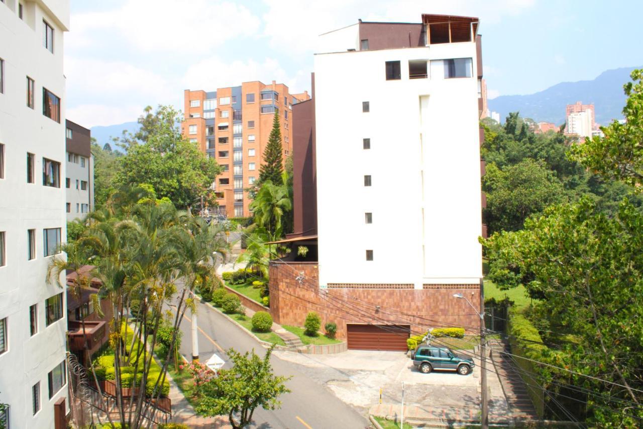 Loft Moderno En El Poblado Con Vista Y Parqueadero Mio Lofts Apartment Medellin Luaran gambar